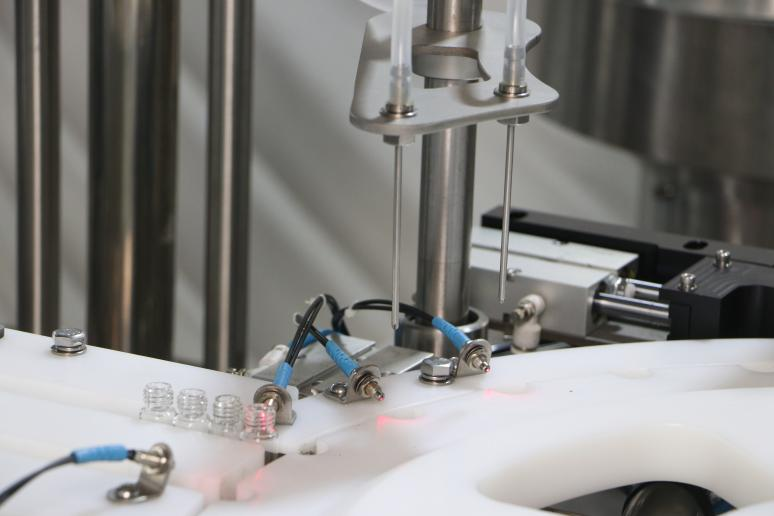 ZONESUN ZS-AFC70 Dual-Station 3ml Roller Ball Bottle Filling & Capping Machine
